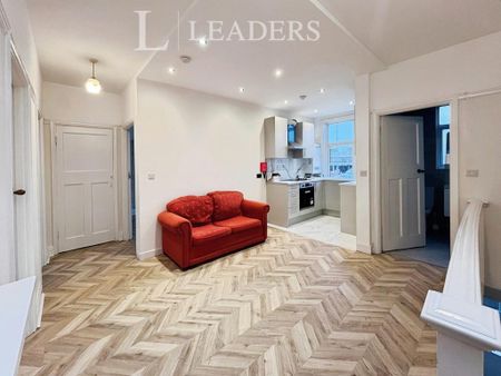 3 bedroom flat to rent - Photo 2