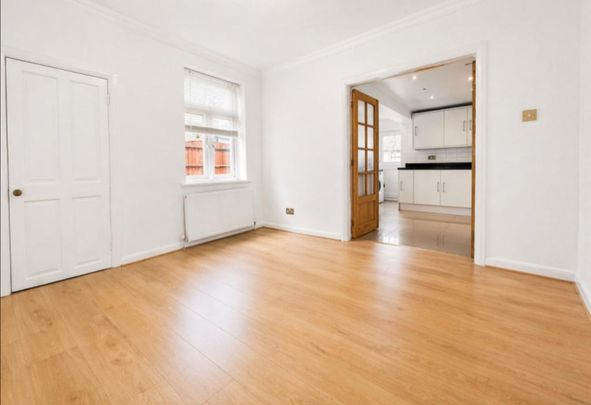 4 bedroom semi-detached house to rent - Photo 1