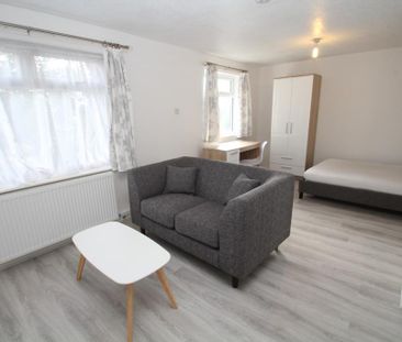 Studio to rent - Photo 1