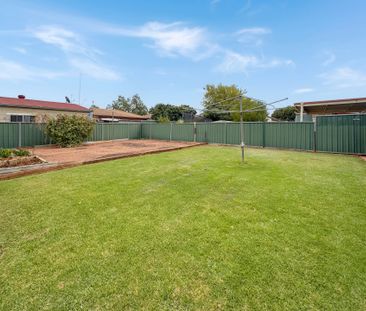 Cosy Three Bedroom Home - Photo 6