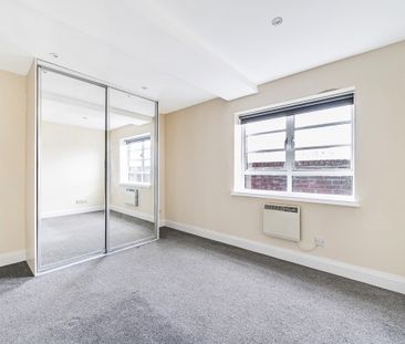 Vanbrugh Hill, Greenwich, London, SE10 - Photo 2