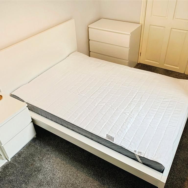 1 bedroom in a house share to rent - Photo 1