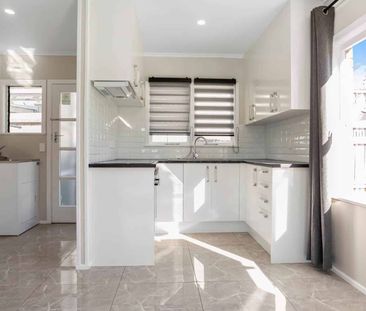 Sun-Drenched, Meticulously Maintained Unit wit... - Photo 3