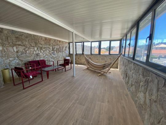 Moradia T3 remodelada com piscina e jardim para arrendamento em Alcoitão - Photo 1