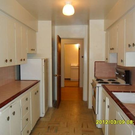 Two Bedr Apartment with Hardwood Floors - Photo 1