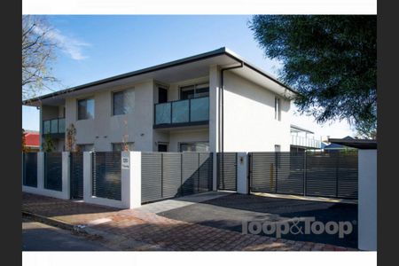 Modern Unit in Prime Location - Photo 4