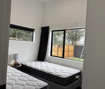 Modern Living - Photo 2