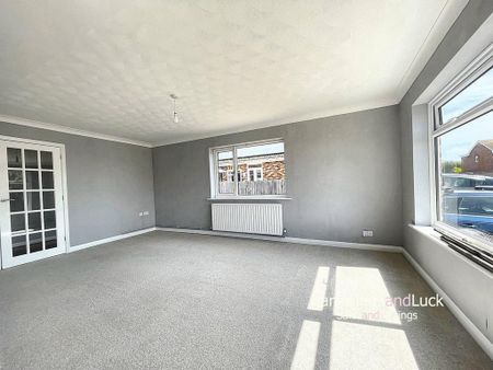 3 bedroom detached bungalow to rent - Photo 2