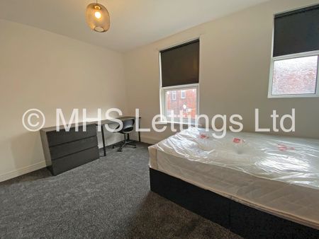 6 Bedroom Mid Terraced House for rent in Mayville Place - Photo 2