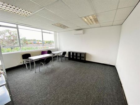 Property to rent - Photo 2