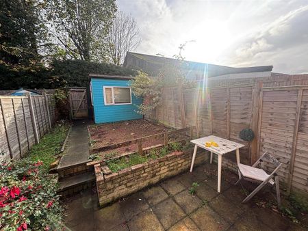 2 bedroom end of terrace house to rent - Photo 5