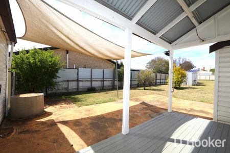 Tidy 2 bedroom cottage located on Belgravia - Photo 5