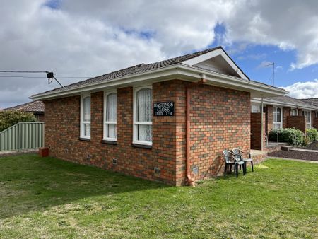 TWO BEDROOM UNIT IN WELL MAINTAINED COMPLEX - Photo 4