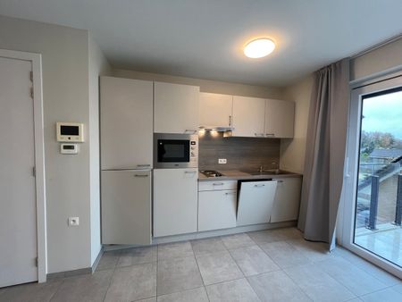 Flat - Te huur - Photo 4