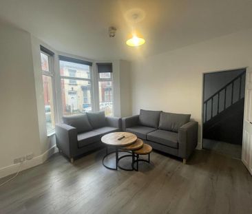 4 bedroom end of terrace house to rent - Photo 2