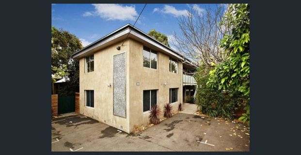 CHARMING 1 BEDROOM APARTMENT NEAR ALPHINGTON TRAIN STATION! - Photo 1
