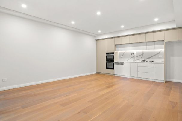 Brand New Luxury One Bedroom Apartment With Parking! - Photo 1