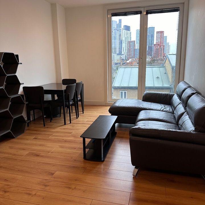 2 Bed Flat, Wandsworth Road, SW8 - Photo 1