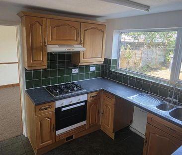 3 bedroom semi-detached house to rent - Photo 3