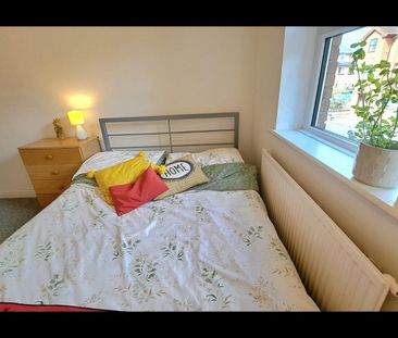 Room in a Shared Flat, Exeter Court, M20 - Photo 4