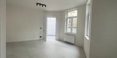 Appartement te huur in Brussel voor € 1.200 met 1 slaapkamer - Photo 2
