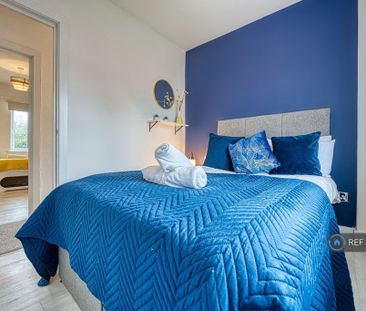 4 bedroom semi-detached house to rent - Photo 4