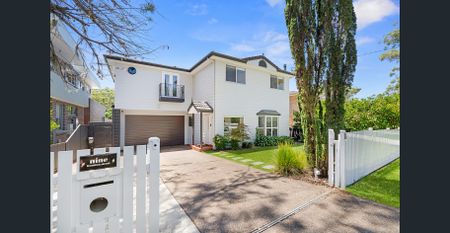 Spacious 4-Bedroom Family Home + Self-Contained Studio - Photo 2