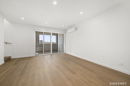Brand new chic three level residence in prime location - Photo 2