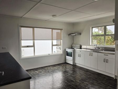 Seaside apartment in Bucklands Beach - Photo 4