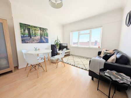 2 bedroom flat to rent - Photo 2