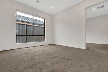 Lovely Residence In A Thriving Estate.. - Photo 5