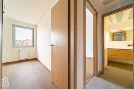 Appartement - à louer - - Photo 2