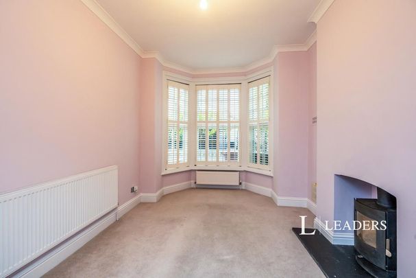 4 bedroom semi-detached house to rent - Photo 1