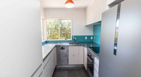 Townhouse in Newtown - Photo 4