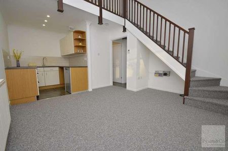 St Margarets Drive, Norwich, NR7 - Photo 2