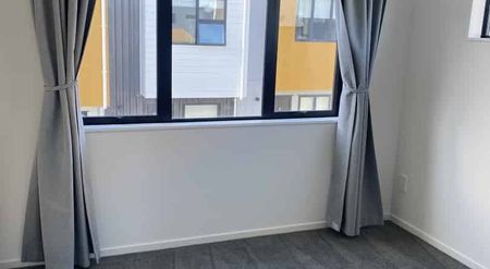 Near new two bedroom townhouse in Henderson - Photo 2