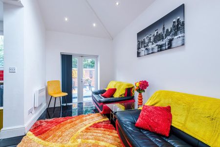 5 bedroom end of terrace house to rent - Photo 2