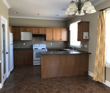 Family Home in Promontory with Wet Bar - Photo 5