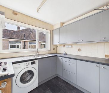 2 bedroom semi-detached bungalow to rent - Photo 3