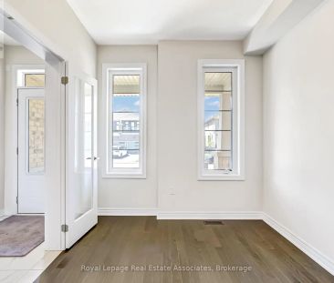 29 JOHN DALLIMORE DRIVE - Photo 3