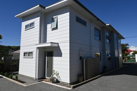 Gorgeous sunny central Karori new townhouse - Photo 5