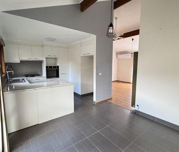 2 bedroom home located close to shops and parks. - Photo 4