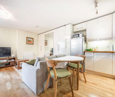 Studio to rent - Photo 1