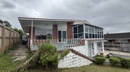 Upstairs for Rent – 30 Udys Road - Photo 2