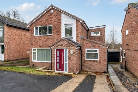 4 bedroom detached property to rent - Photo 3