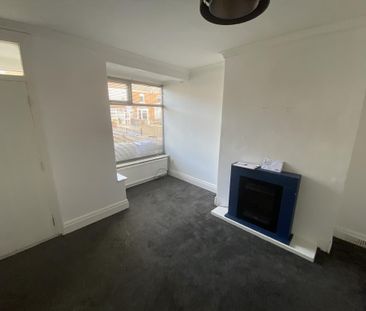 2 bedroom end of terrace house to rent - Photo 1