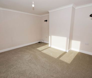 Lowfields Avenue, Eastham - Photo 5