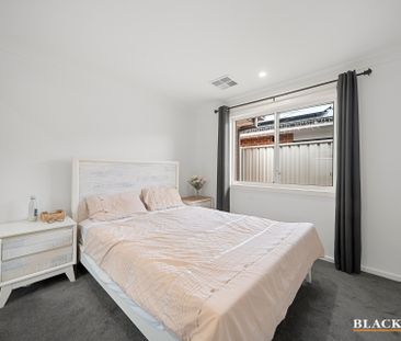 9 Stonecrop Avenue, Tralee NSW 2620 - House For Rent | Domain - Photo 6