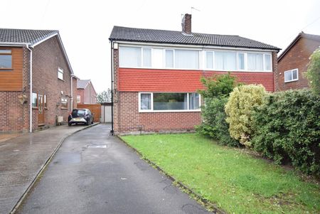 Victoria Way, Outwood - Photo 3