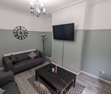 Amazing 7 Bed House Share in Headingley! Room 4 - Photo 6